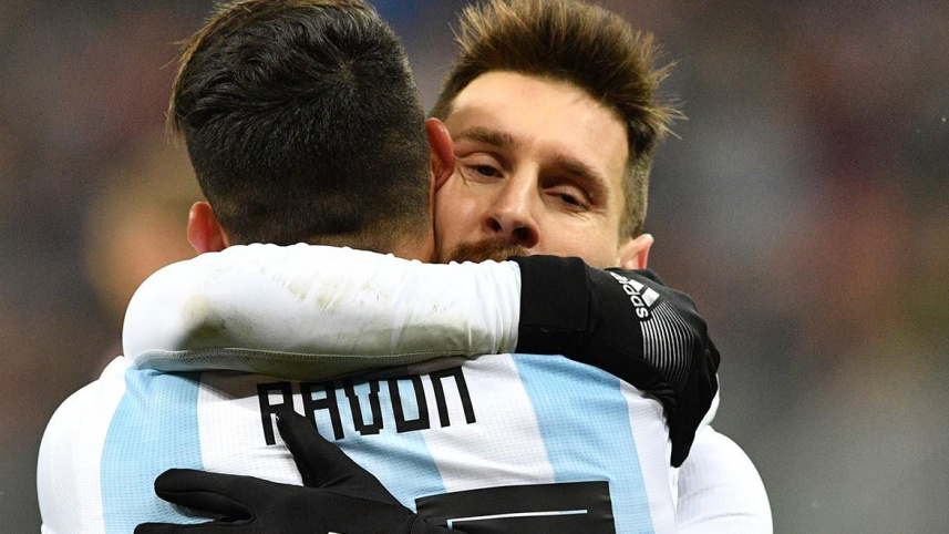 messi_and_pavon.jpeg