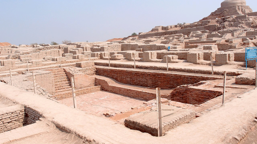 mohenjodaro_-_view_of_the_stupa_mound.png