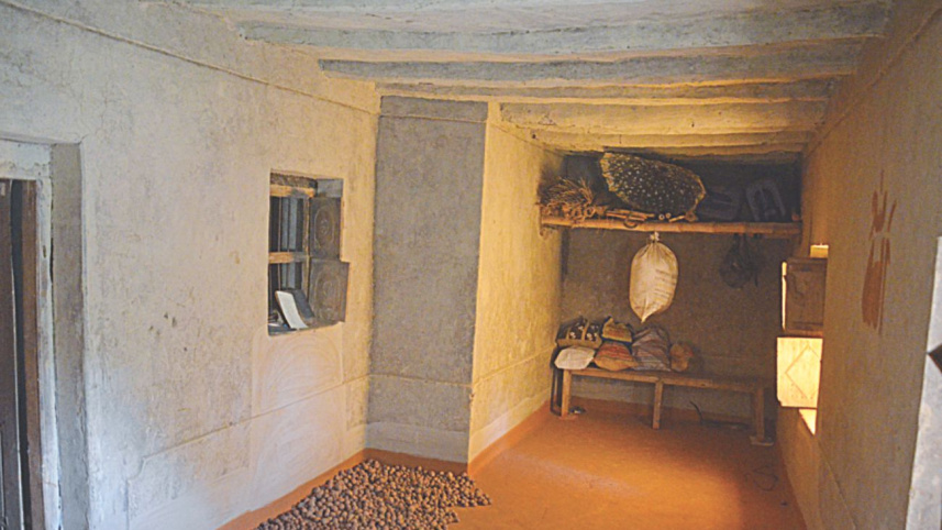 mud_house_3.jpg