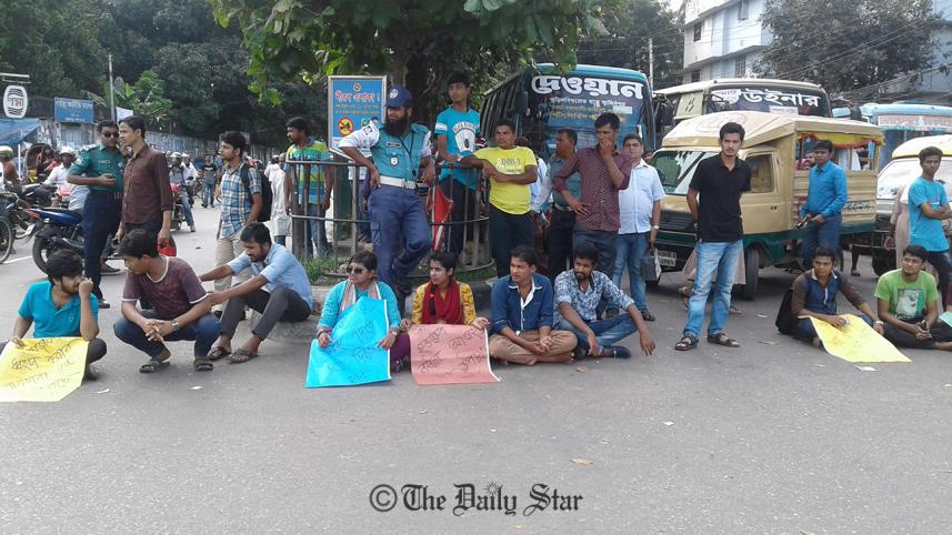 Students of 7 Dhaka University affiliated colleges stage demo