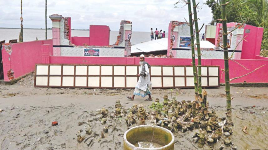 Padma turns furious2.jpg