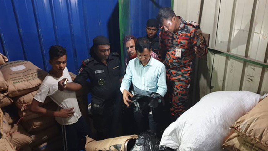 banned polythene seized in Old Dhaka