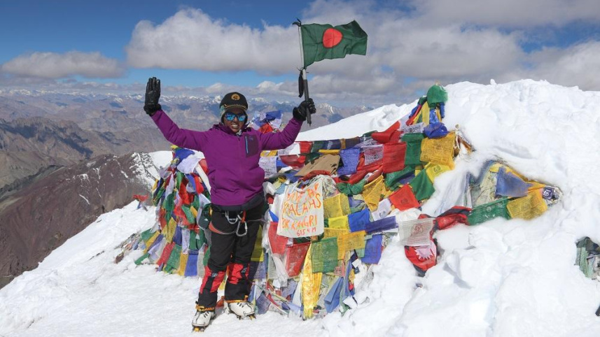 ratna_placed_the_bangladeshi_flag_on_top_of_stok_kangri.jpg