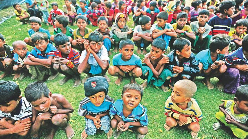 Rohingya refugee children wait to cross Bangladesh border