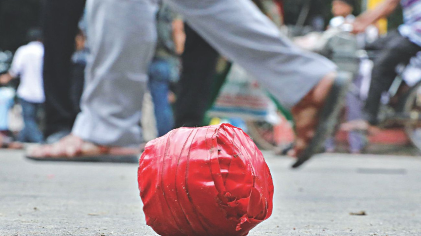 BCL men swoop on students at Jhigatola