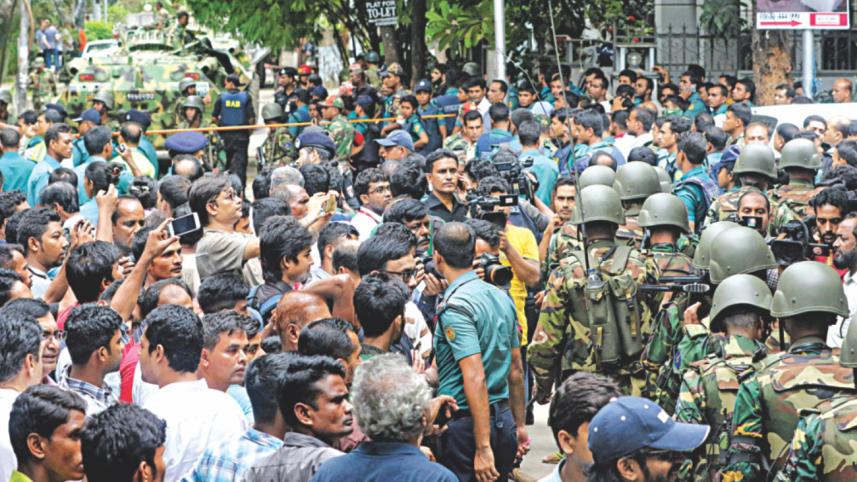 Terrified Gulshan 10.jpg