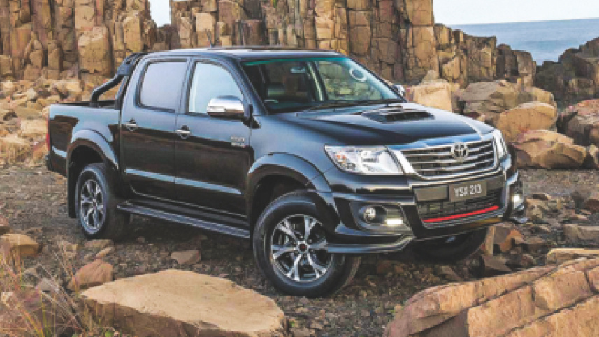 Toyota Hilux Black.jpg
