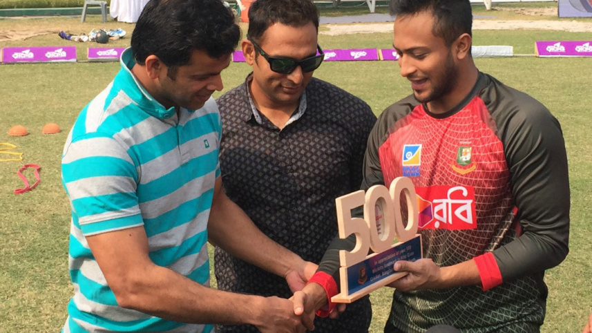 Shakib Al Hasan with Abdur Razzak and Tushar Imran