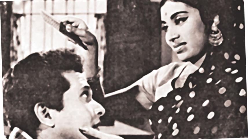 In His Halcyon Days ... Razzak  Shares World With His Co-stars