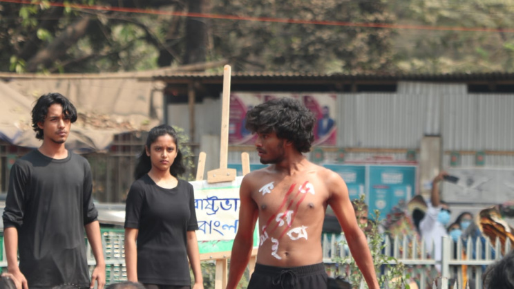 DU stages street play to honour language martyrs