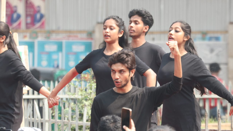 DU stages street play to honour language martyrs