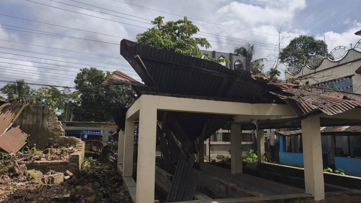 Two buildings have damaged tin roofs that leak during rain, and the units have not been modernised for years. Photo: Star