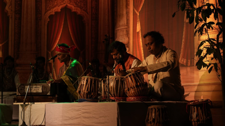 ‘Sur Sammilon’ turns classical music into a theatrical experience