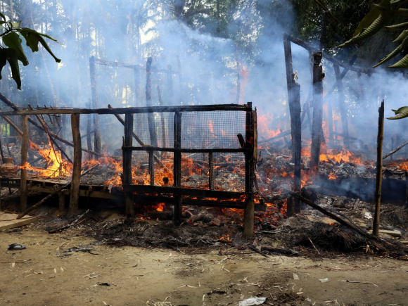 Rohingya houses.jpg
