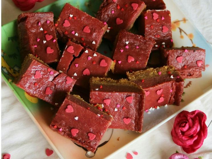 strawberry_milkshake_bars     Say hello to spring with these strawberry-infused delicacies!