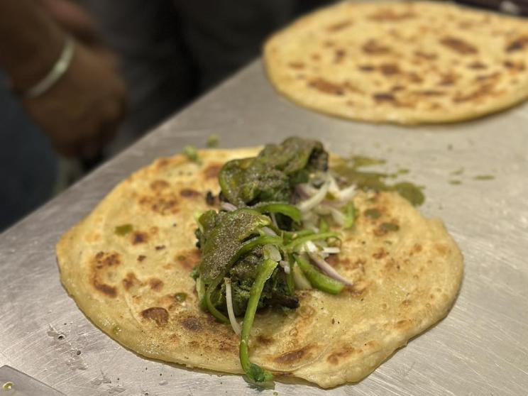 Tasting authentic Dhakaiya food outside Puran Dhaka