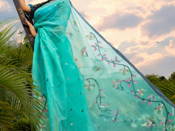 Why every Bengali woman’s secret weapon is a cotton saree