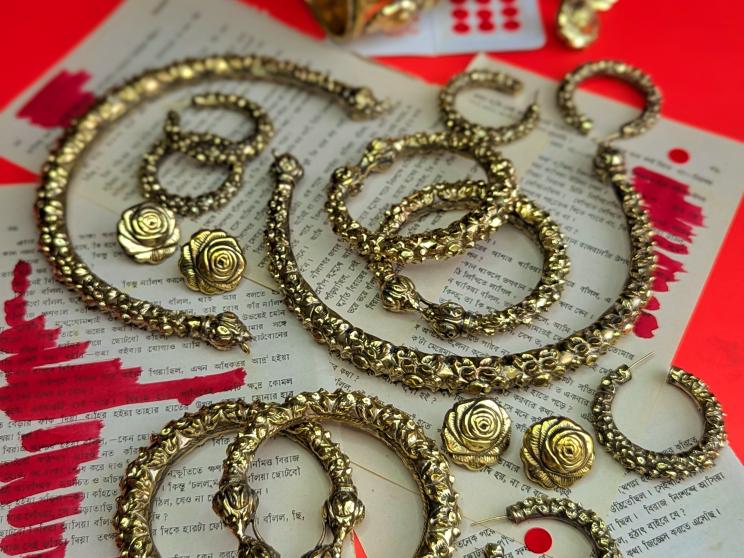 Why women still choose gold and golden colour over everything else