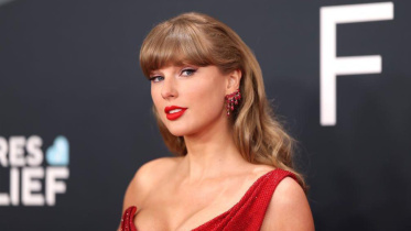 Taylor Swift joins Songwriters Hall of Fame, making history again