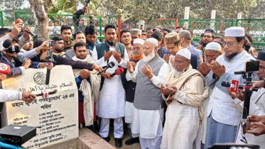 Shafiqur at Abu Sayed's grave.jpg