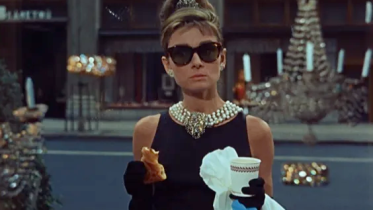 Audrey_Hepburn_BreakfastAtTiffanys.PNG