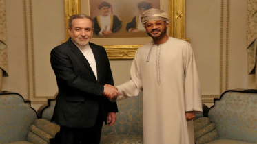 Iranian Foreign Minister Abbas Araghchi meets with Omani Foreign Minister Sayyid Badr Albusaidi in Muscat, Oman, February 6, 2026. Iranian Foreign MinistryWANA (West Asia News Agency) Handout via REUTER.PNG