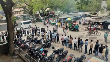 ​A massive surge of motorcyclists gathered at the Sirajganj Deputy Commissioner’s (DC) office this morning. Photo: Ahmed Humayun Kabir Topu