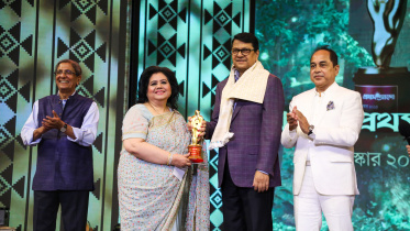 Alamgir honoured with Meril-Prothom Alo Lifetime Achievement Award 2025 