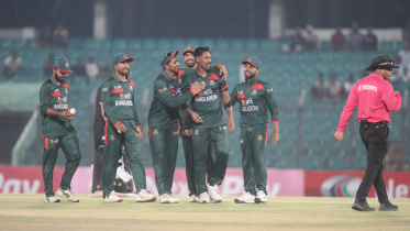 Fizz vs NZ ODI CTG.jpg