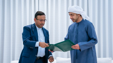 Humaiun Kobir handed the letter to UAE Deputy PM Sheikh Abdullah yesterday. Photo: Ministry of Foreign Affairs, Bangladesh