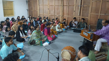Students of Nikkon Sangeet Bidyaloy has transformed the first light of the Bangla New Year into a living tradition of music, memory and collective awakening. Photo: Star