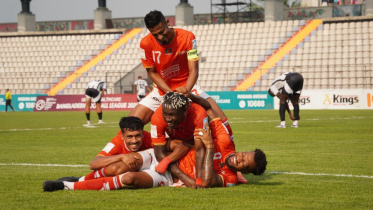 Sohel celebrating with Kings.jpg