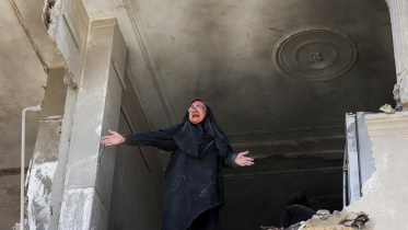 A woman reacts inside her brother's home, which was damaged by an airstrike, in Tehran, Iran, March 30. Photo: Reuters