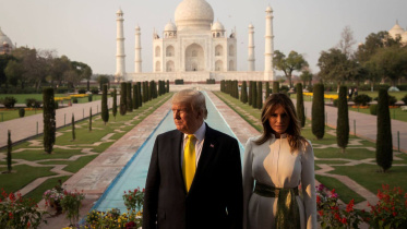 Trump in front of Taj Mahal.jpg