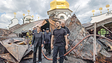Kyiv-Pechersk-Lavra-monastery.jpg