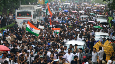 Supporters of the Cockroach Janta Party march toward parliament on the opening day of its monsoon session, demanding the resignation of Education Minister Dharmendra Pradhan over exam paper leaks, in New Delhi, India. Photo: Reuters