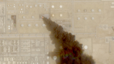 A satellite image shows trail of smoke rising from an oil facility, in Jizan, Jazan province, Saudi Arabia, July 26, 2026. Yemen's Iran-aligned Houthis said on Saturday, July 25, that they carried out operations targeting Saudi Aramco facilities in Jizan and Yanbu, according to a statement by the group's military spokesperson Yahya Sare. Photo: Reuters