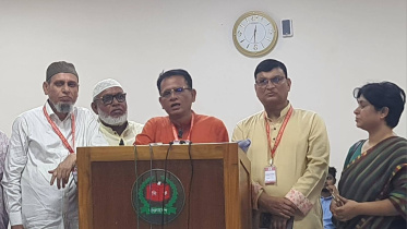 Additional Secretary General Rezaul Islam Bhuiyan today submitted the statement to EC. Photo: Collected