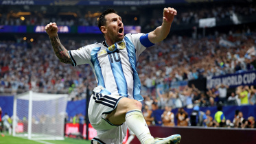 Messi celebrates.JPG