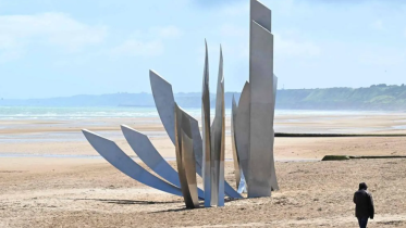 OmahaBeach_AFP.PNG