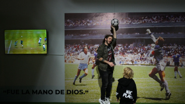 AFP__20241202__36P729Z__v1__HighRes__FblArgentinaMaradonaExhibition.jpg