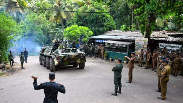 Sri Lankan Army personnel patrol outside the riot-hit Mahara Prison on the outskirts of Colombo. Photo: AFP