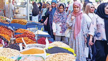 Women-walk-past-shops.jpg