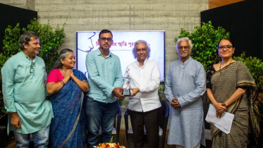 Barkat Hossain Polash honoured with Mishuk Munier Memorial Award 2026