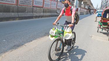 delivering food in dhaka