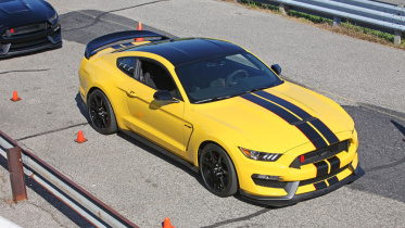 2016 Shelby GT350R  yellow.jpg