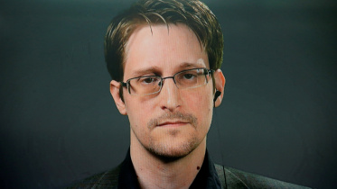 2020-10-01T181035Z_1237211337_RC2U9J93ECSF_RTRMADP_3_USA-SECURITY-SNOWDEN-LAWSUIT.JPG