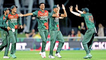Bangladesh-players-celebrate.jpg
