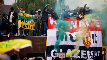 Manchester United fans protest.jpg