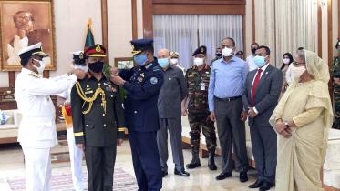 Army cheif adorned.jpg